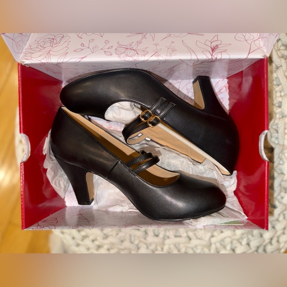 Journee Collection Black Double Strap Mary Jane Heels Size 7.5W Wide - Picture 4 of 8